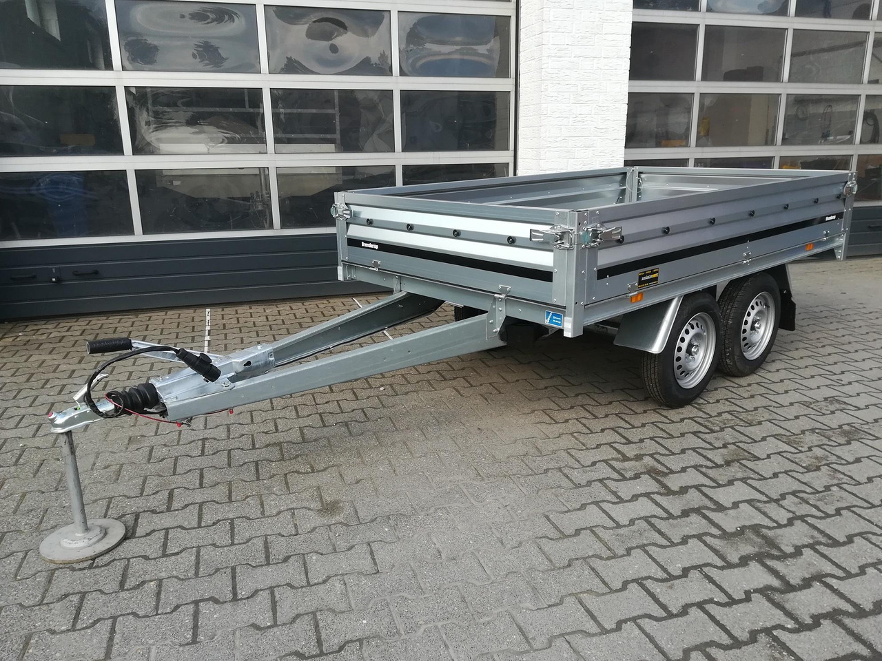 Brenderup 3251 STB 1000 Tandemachse 250x142x35cm (S) 13" 1000kg Januar Aktion - Dropside/ Flatbed trailer: picture 1 Brenderup 3251 STB 1000 Tandemachse 250x142x35cm (S) 13" 1000kg Januar Aktion - Dropside/ Flatbed trailer: picture 1