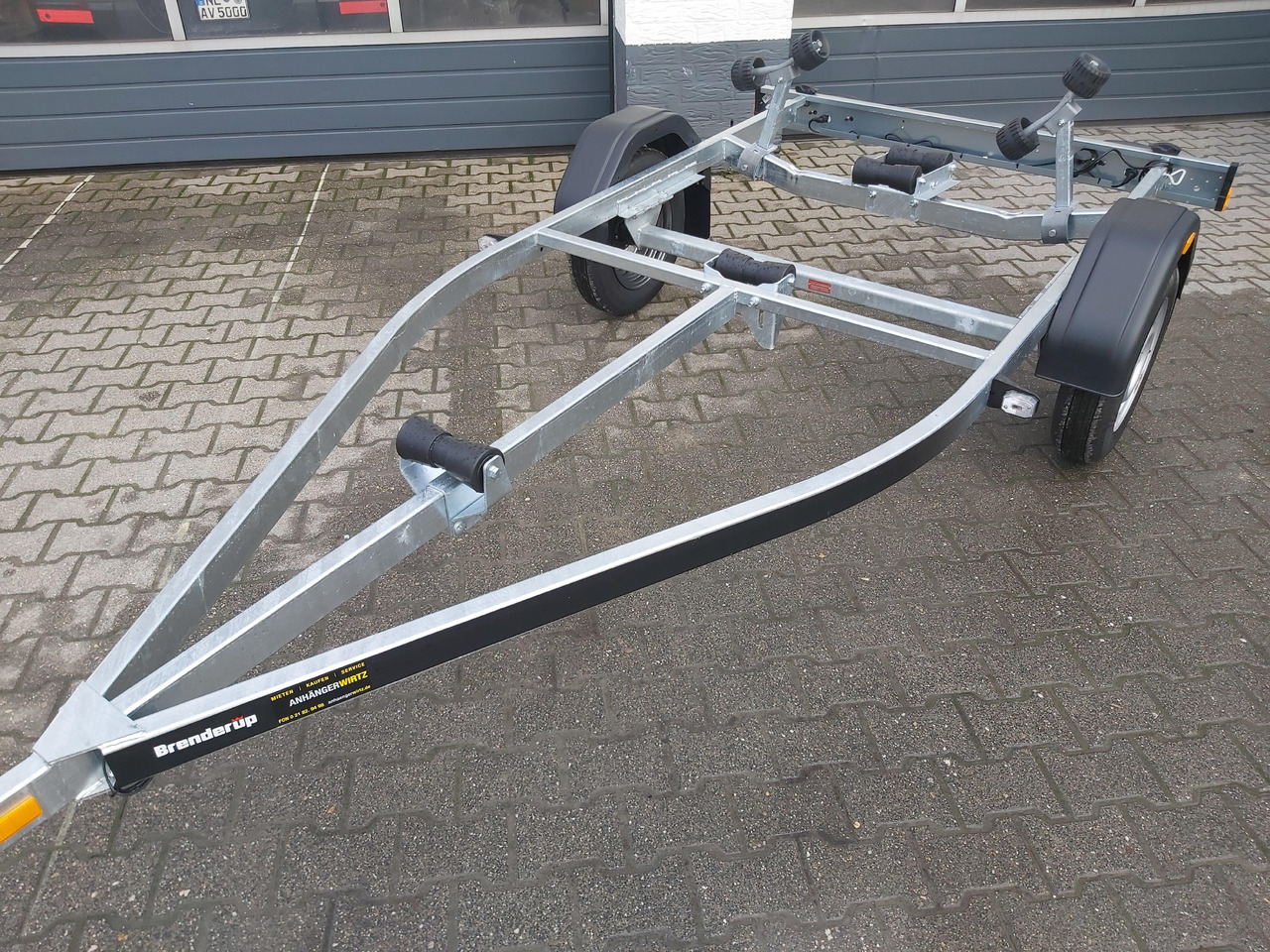 Brenderup Bootstrailer 750L UB Premium 180750UBL 750kg Winde 311959 Januar Online Aktion - Boat trailer: picture 4 Brenderup Bootstrailer 750L UB Premium 180750UBL 750kg Winde 311959 Januar Online Aktion - Boat trailer: picture 4