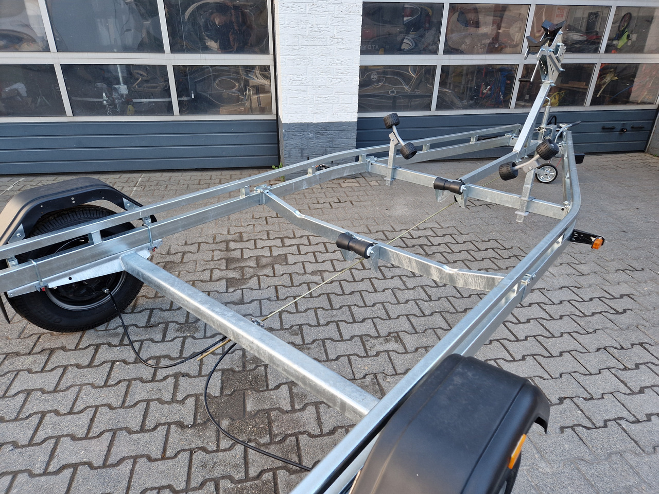 Brenderup Bootstrailer Premium 221800 B SR 1800 Superrollen Winde Boote bis 640cm 1800kg 312267 - Boat trailer: picture 4 Brenderup Bootstrailer Premium 221800 B SR 1800 Superrollen Winde Boote bis 640cm 1800kg 312267 - Boat trailer: picture 4