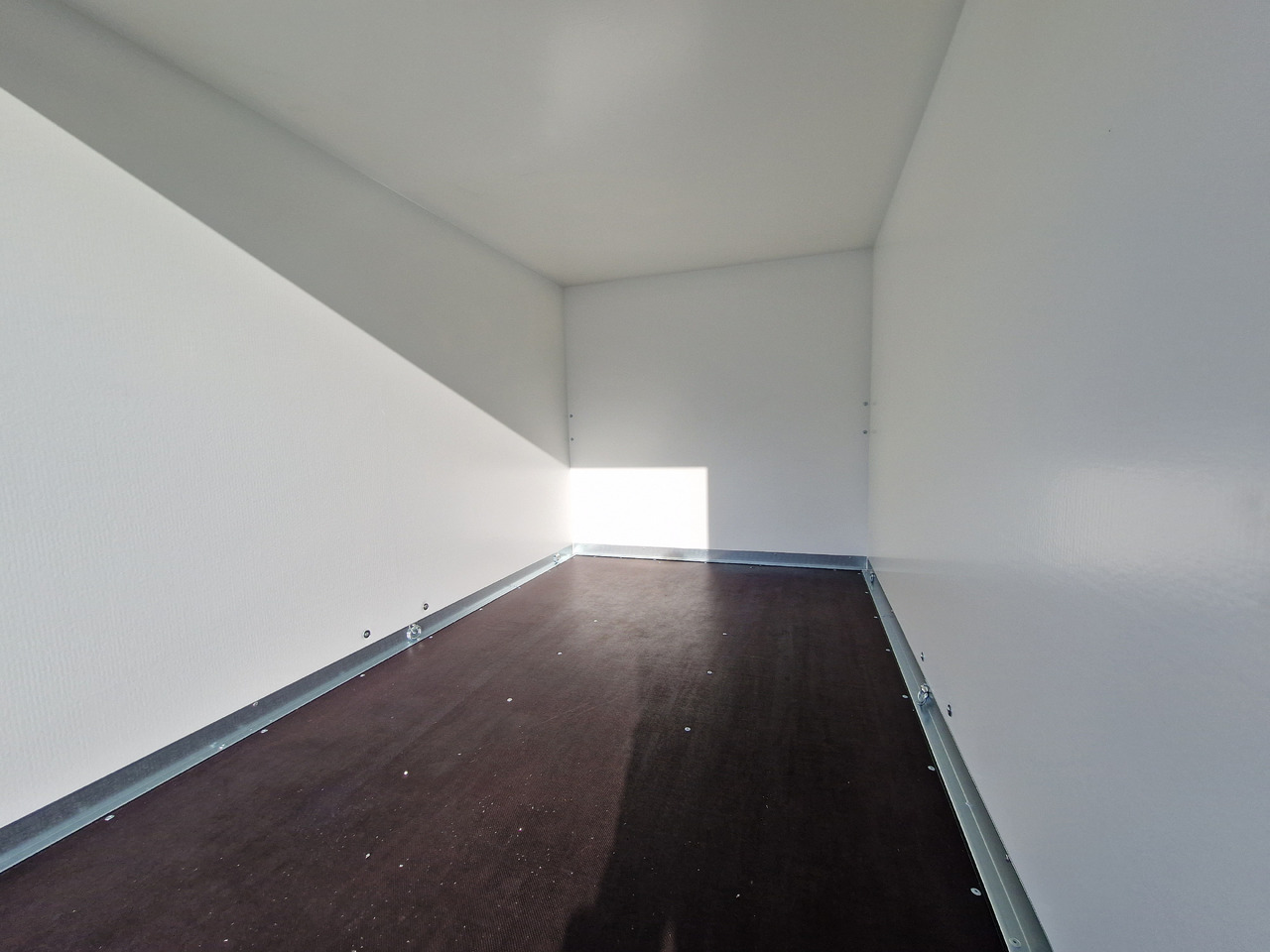 Brenderup Cargo Dynamic CD260 B R 260x153x150cm niedrig Heckrampe Wabenwände (S) 1300kg - Closed box trailer: picture 2 Brenderup Cargo Dynamic CD260 B R 260x153x150cm niedrig Heckrampe Wabenwände (S) 1300kg - Closed box trailer: picture 2