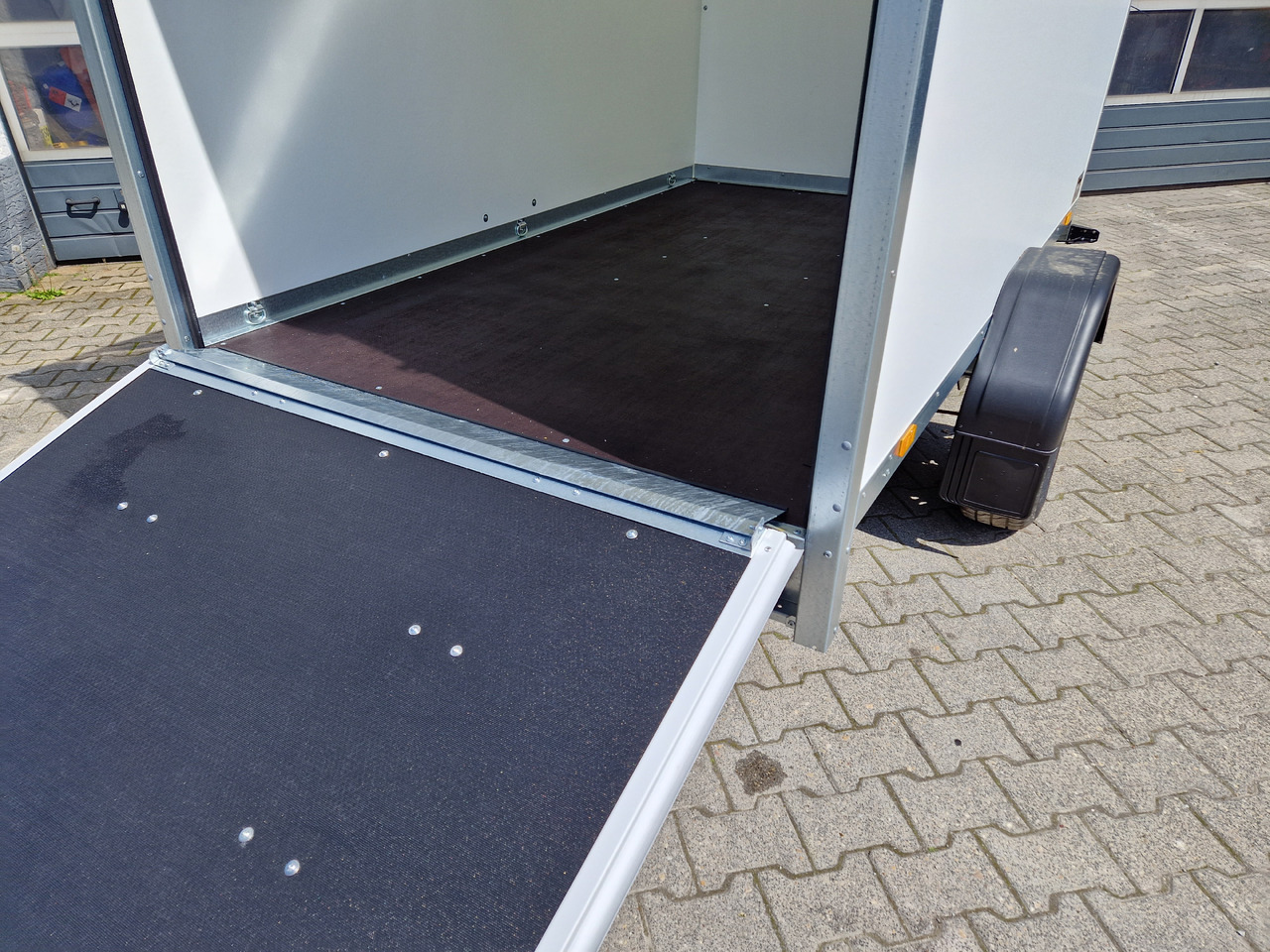 Brenderup Cargo Dynamic CD260 BD R 260x150x185 Heckrampe Wabenwände (S) 1300kg - Closed box trailer: picture 4 Brenderup Cargo Dynamic CD260 BD R 260x150x185 Heckrampe Wabenwände (S) 1300kg - Closed box trailer: picture 4