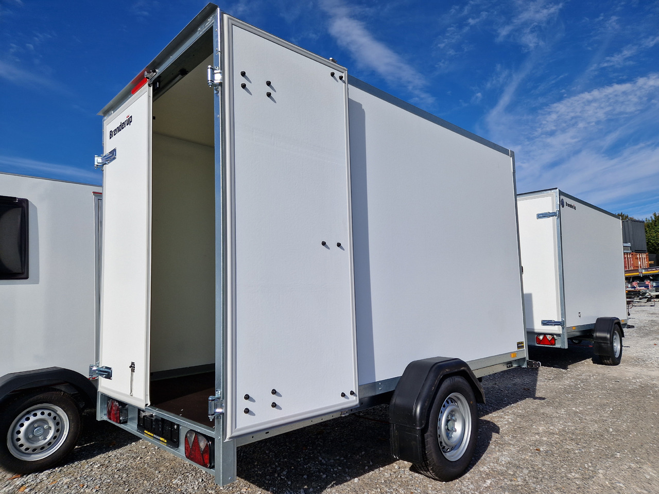 Brenderup Cargo Dynamic CD300 BD 300x155x185cm Hecktüren Wabenwände (M) 1300kg - Closed box trailer: picture 2 Brenderup Cargo Dynamic CD300 BD 300x155x185cm Hecktüren Wabenwände (M) 1300kg - Closed box trailer: picture 2