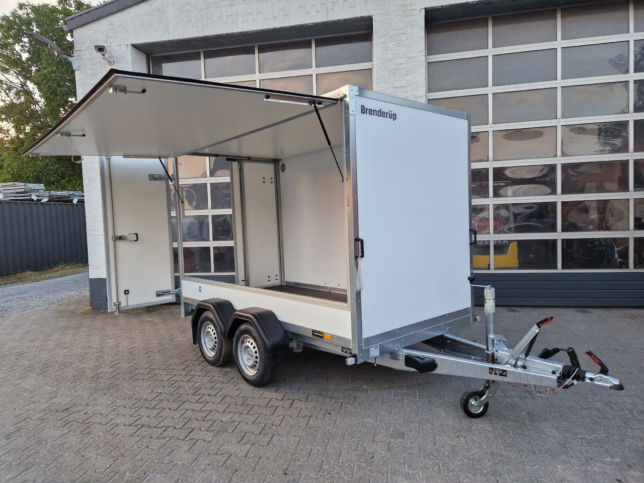 Brenderup Cargo Dynamic CD300 TB D ST SK 300x155x185cm Heck Seitentür Serviceklappe Wabe (M) 2000kg - Food trailer: picture 1 Brenderup Cargo Dynamic CD300 TB D ST SK 300x155x185cm Heck Seitentür Serviceklappe Wabe (M) 2000kg - Food trailer: picture 1