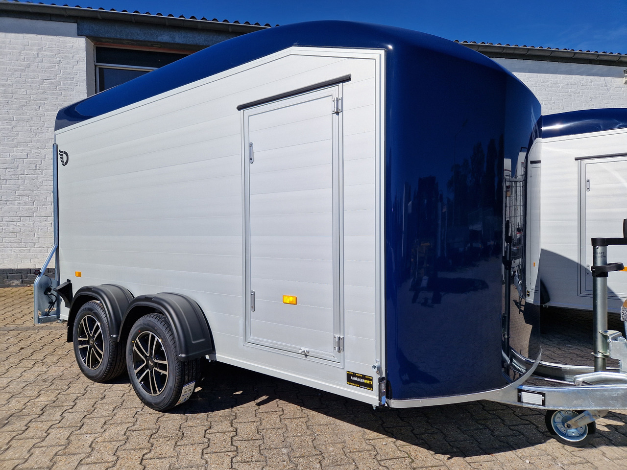 Cargo Roadster 700 plus 375x180x200cm Alu Poly kingblue Seitentür Alufelgen darkline Pullman 2600kg - Closed box trailer: picture 3 Cargo Roadster 700 plus 375x180x200cm Alu Poly kingblue Seitentür Alufelgen darkline Pullman 2600kg - Closed box trailer: picture 3
