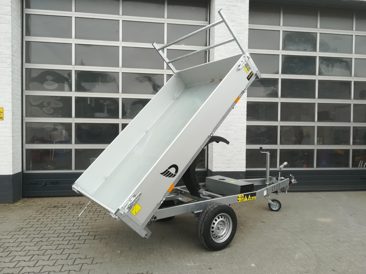 Cheval Liberte Debon Kipper PW 0 Lux Elektro 250x155x30cm 1500kg Januar Online Aktion - Tipper trailer: picture 1 Cheval Liberte Debon Kipper PW 0 Lux Elektro 250x155x30cm 1500kg Januar Online Aktion - Tipper trailer: picture 1
