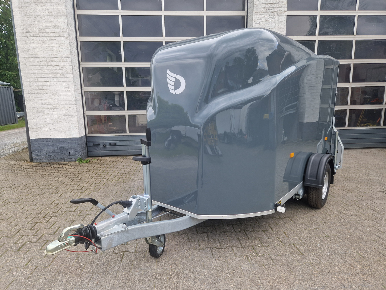 Closed box trailer Debon Cargo 1300 300x152x168cm irongrey Seitentür 1300kg Pullman 100km/H: picture 15
