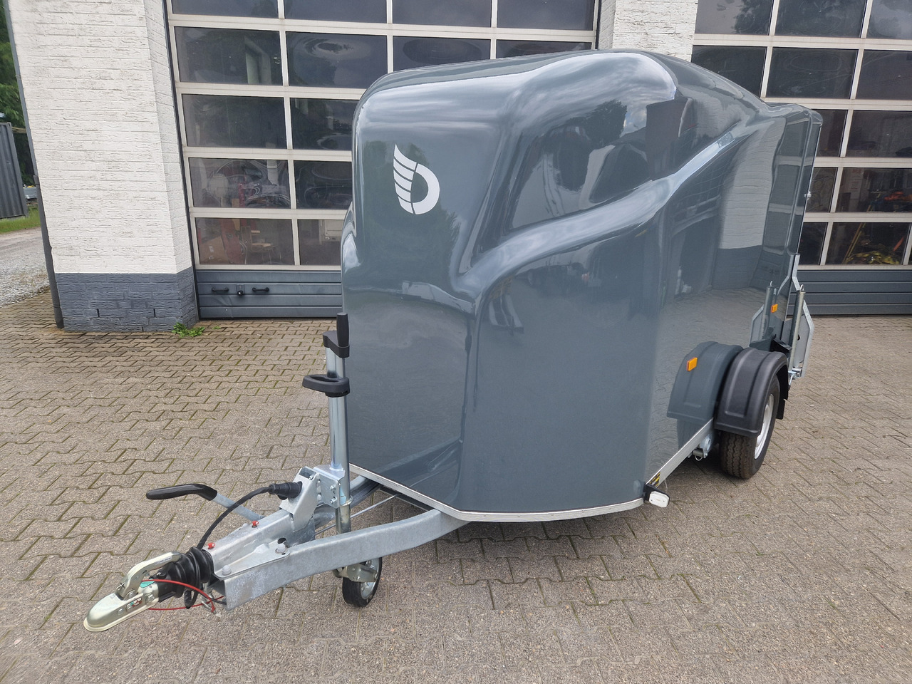 Closed box trailer Debon Cargo 1300 300x152x168cm irongrey Seitentür 1300kg Pullman 100km/H: picture 12
