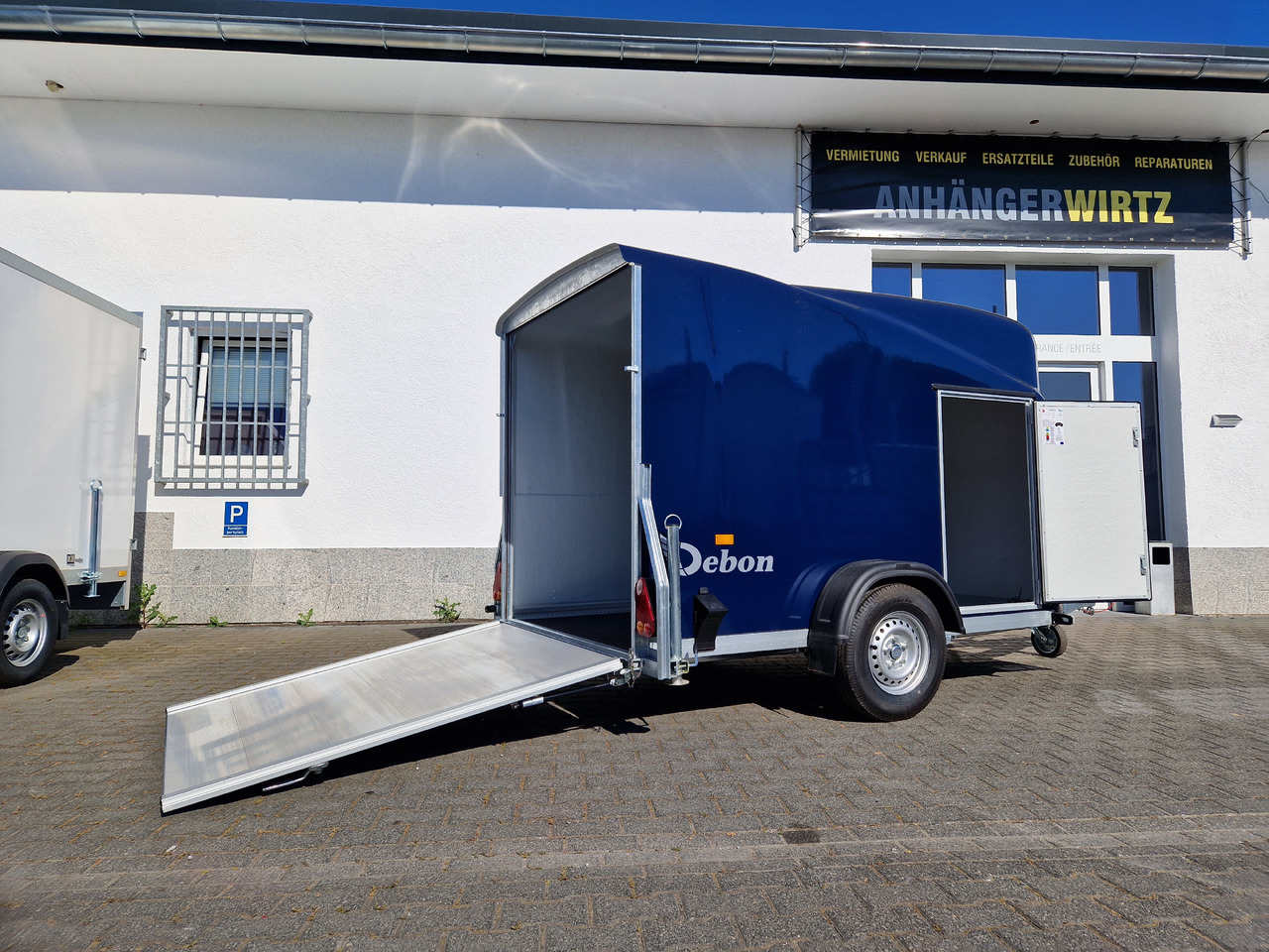 Debon Cargo 1300 300x152x168cm royal blau Seitentür 100km/H Pullman 1300kg - Closed box trailer: picture 2 Debon Cargo 1300 300x152x168cm royal blau Seitentür 100km/H Pullman 1300kg - Closed box trailer: picture 2
