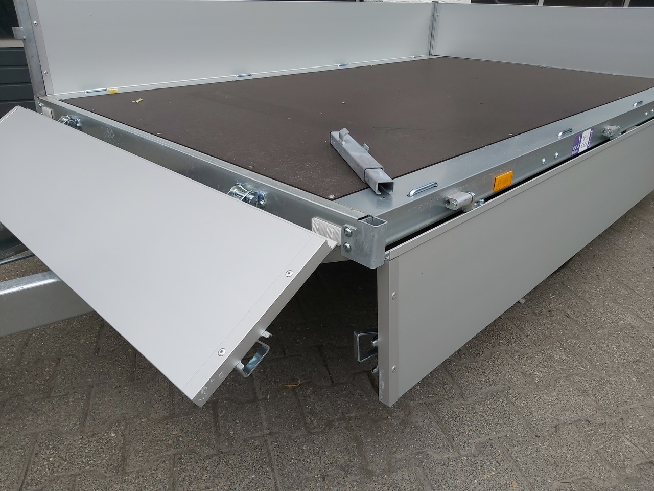 Hochlader light 2514 250x145x30cm Lfh 56cm (S) 1500kg online Aktion - Car trailer: picture 3 Hochlader light 2514 250x145x30cm Lfh 56cm (S) 1500kg online Aktion - Car trailer: picture 3