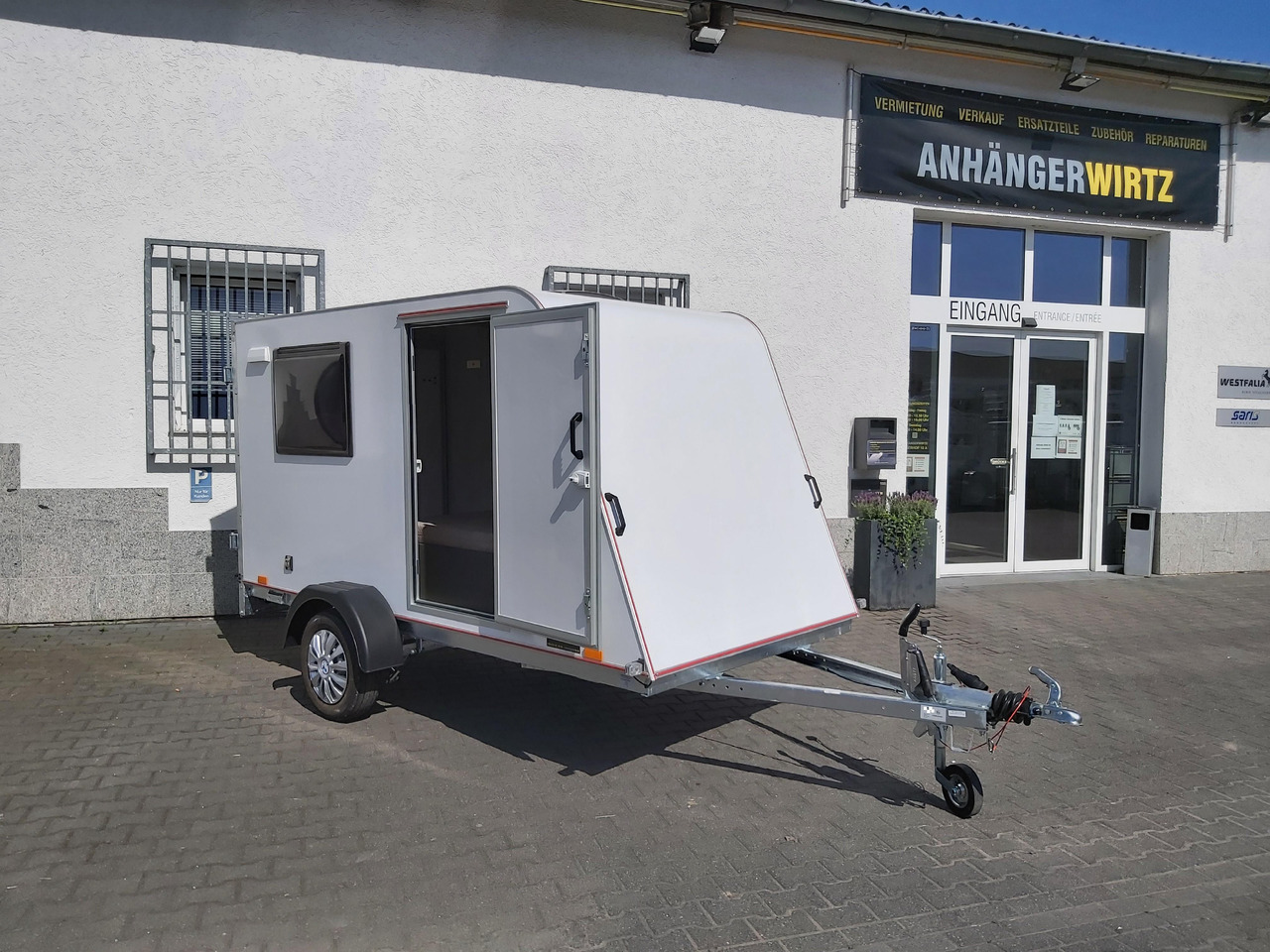 Kargo Camp TFS S Midi 320x150x150cm aero LUX Bett Fenster Seitentür Dachluke Strom 750kg Bremse 2024 - Caravan: picture 1 Kargo Camp TFS S Midi 320x150x150cm aero LUX Bett Fenster Seitentür Dachluke Strom 750kg Bremse 2024 - Caravan: picture 1