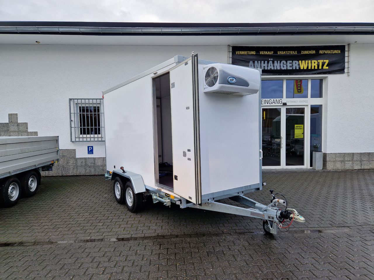 Kargo CoolBoxx FK2736HT 355x162x198cm Seitentür 230V +Kühler Govi Arktik 2000 100km/H 2700kg - Refrigerated trailer: picture 1 Kargo CoolBoxx FK2736HT 355x162x198cm Seitentür 230V +Kühler Govi Arktik 2000 100km/H 2700kg - Refrigerated trailer: picture 1
