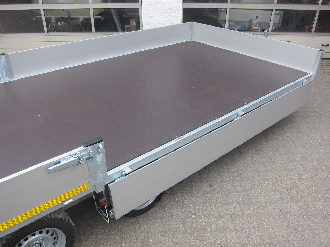 Multi Transporter 606x220x30cm Lfh: 63cm Auffahrrampen Alu Winde (XXXL) 3500kg Aktion - Dropside/ Flatbed trailer: picture 4 Multi Transporter 606x220x30cm Lfh: 63cm Auffahrrampen Alu Winde (XXXL) 3500kg Aktion - Dropside/ Flatbed trailer: picture 4