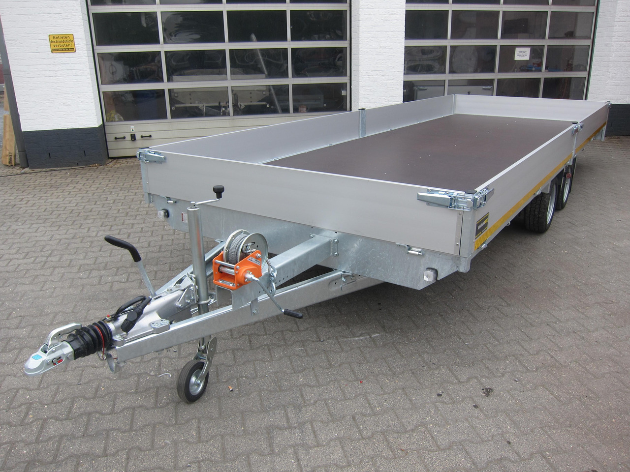 Multi Transporter 606x220x30cm Lfh: 63cm Auffahrrampen Alu Winde (XXXL) 3500kg Aktion - Dropside/ Flatbed trailer: picture 1 Multi Transporter 606x220x30cm Lfh: 63cm Auffahrrampen Alu Winde (XXXL) 3500kg Aktion - Dropside/ Flatbed trailer: picture 1