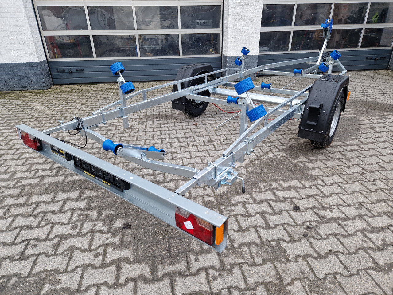 Neptun Bootstrailer Navy GN 231 1300 mit Winde 1300kg Modell 2024 - Boat trailer: picture 1 Neptun Bootstrailer Navy GN 231 1300 mit Winde 1300kg Modell 2024 - Boat trailer: picture 1