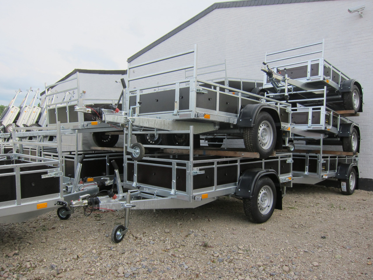 PKW Anhänger Trailwood 236 LUX ankippbar 236x129x37cm (S) 1300kg Modell 2024 - Car trailer: picture 2 PKW Anhänger Trailwood 236 LUX ankippbar 236x129x37cm (S) 1300kg Modell 2024 - Car trailer: picture 2