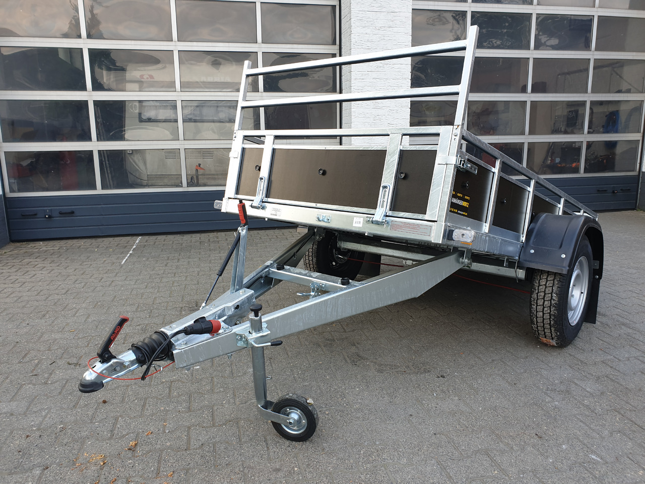 PKW Anhänger Trailwood 236 LUX ankippbar 236x129x37cm (S) 1300kg Modell 2024 - Car trailer: picture 1 PKW Anhänger Trailwood 236 LUX ankippbar 236x129x37cm (S) 1300kg Modell 2024 - Car trailer: picture 1