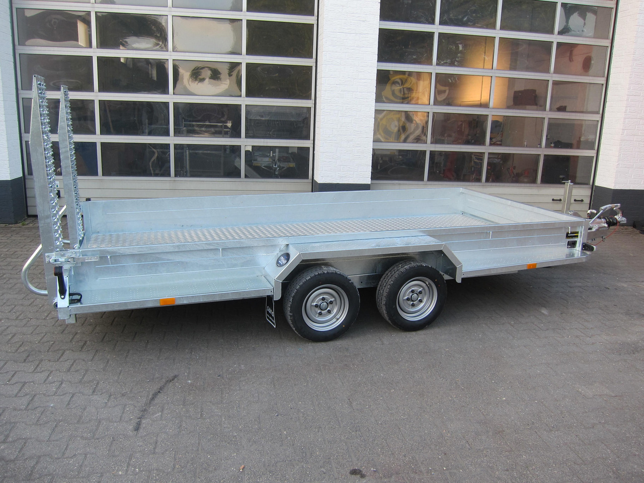 Saris Magnum MAXX 3500 406x182x30cm Rampen ForceOne Aluboden 3500kg Aktion - Plant trailer: picture 3 Saris Magnum MAXX 3500 406x182x30cm Rampen ForceOne Aluboden 3500kg Aktion - Plant trailer: picture 3