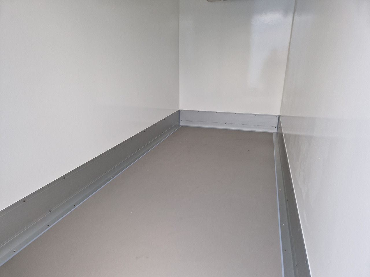 Tiefkühlanhänger AZK 2734/156 336x156x200cm 100 Frigoliner GOVI K6 bis -18°C (M) 2700kg - Refrigerated trailer: picture 2 Tiefkühlanhänger AZK 2734/156 336x156x200cm 100 Frigoliner GOVI K6 bis -18°C (M) 2700kg - Refrigerated trailer: picture 2