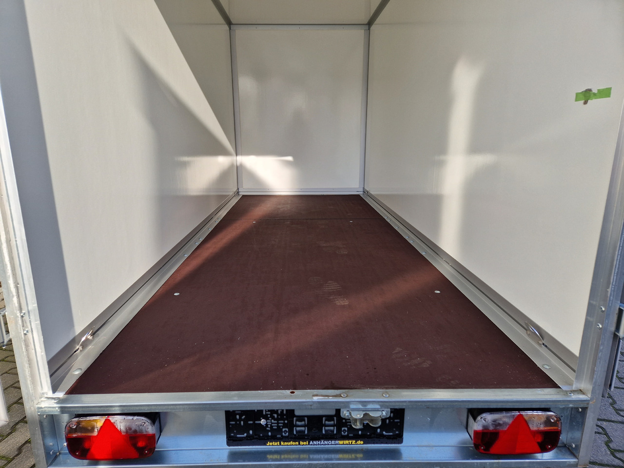 WM Meyer Koffer AZ 2040/151 S35 401x151x185cm (XL) 2000kg - Closed box trailer: picture 5 WM Meyer Koffer AZ 2040/151 S35 401x151x185cm (XL) 2000kg - Closed box trailer: picture 5