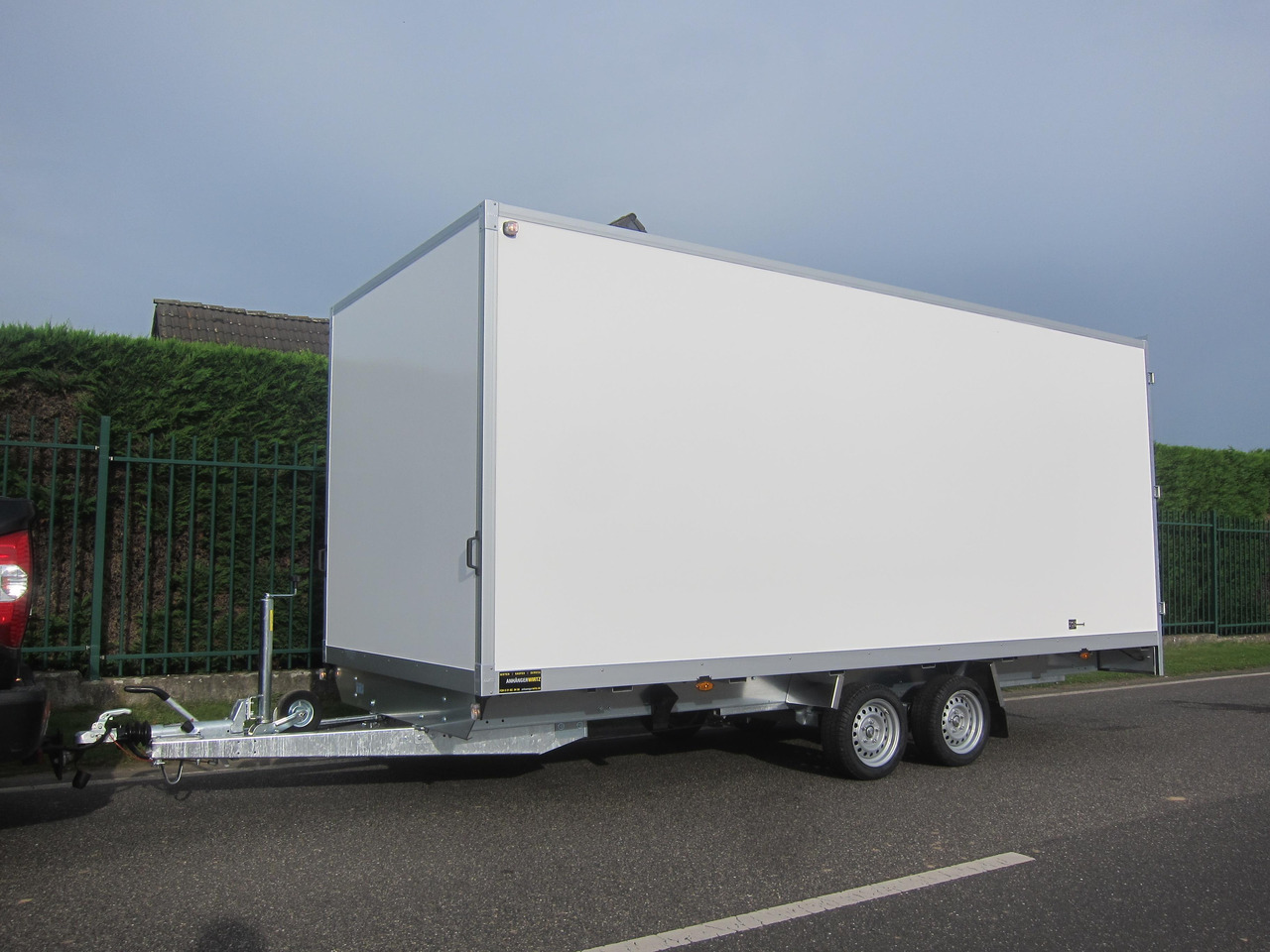 WM Meyer Kofferanhänger AZHLC 2750/210 S40 501x210x205cm niedrig Fahrgestell 13" (XXL) 2700kg - Closed box trailer: picture 1 WM Meyer Kofferanhänger AZHLC 2750/210 S40 501x210x205cm niedrig Fahrgestell 13" (XXL) 2700kg - Closed box trailer: picture 1