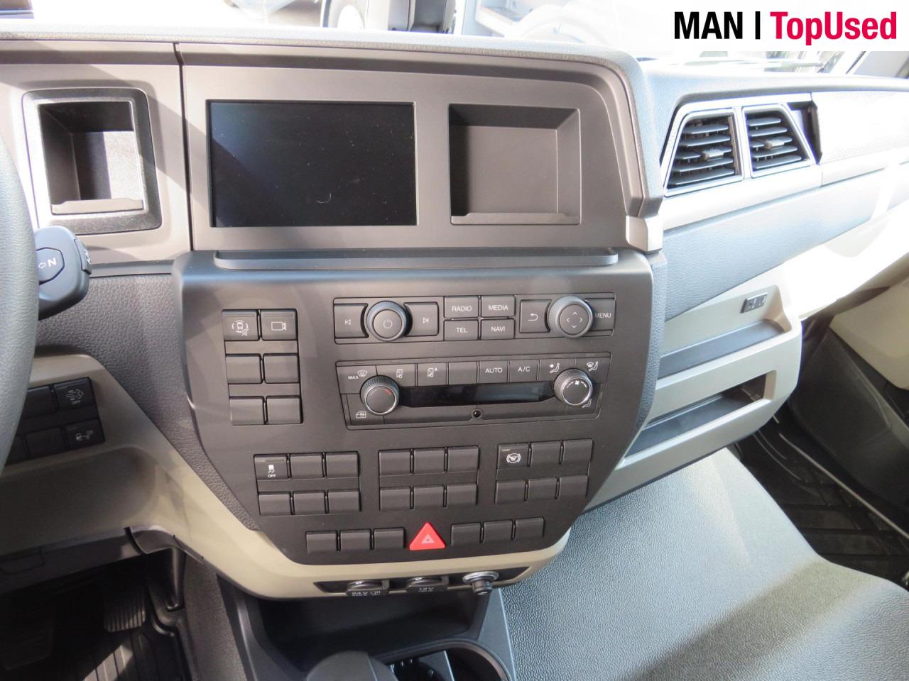 MAN TGL 12.220 4x2 BL CH JUNGE Koffer DHOLLANDIA LBW - Box truck: picture 4 MAN TGL 12.220 4x2 BL CH JUNGE Koffer DHOLLANDIA LBW - Box truck: picture 4