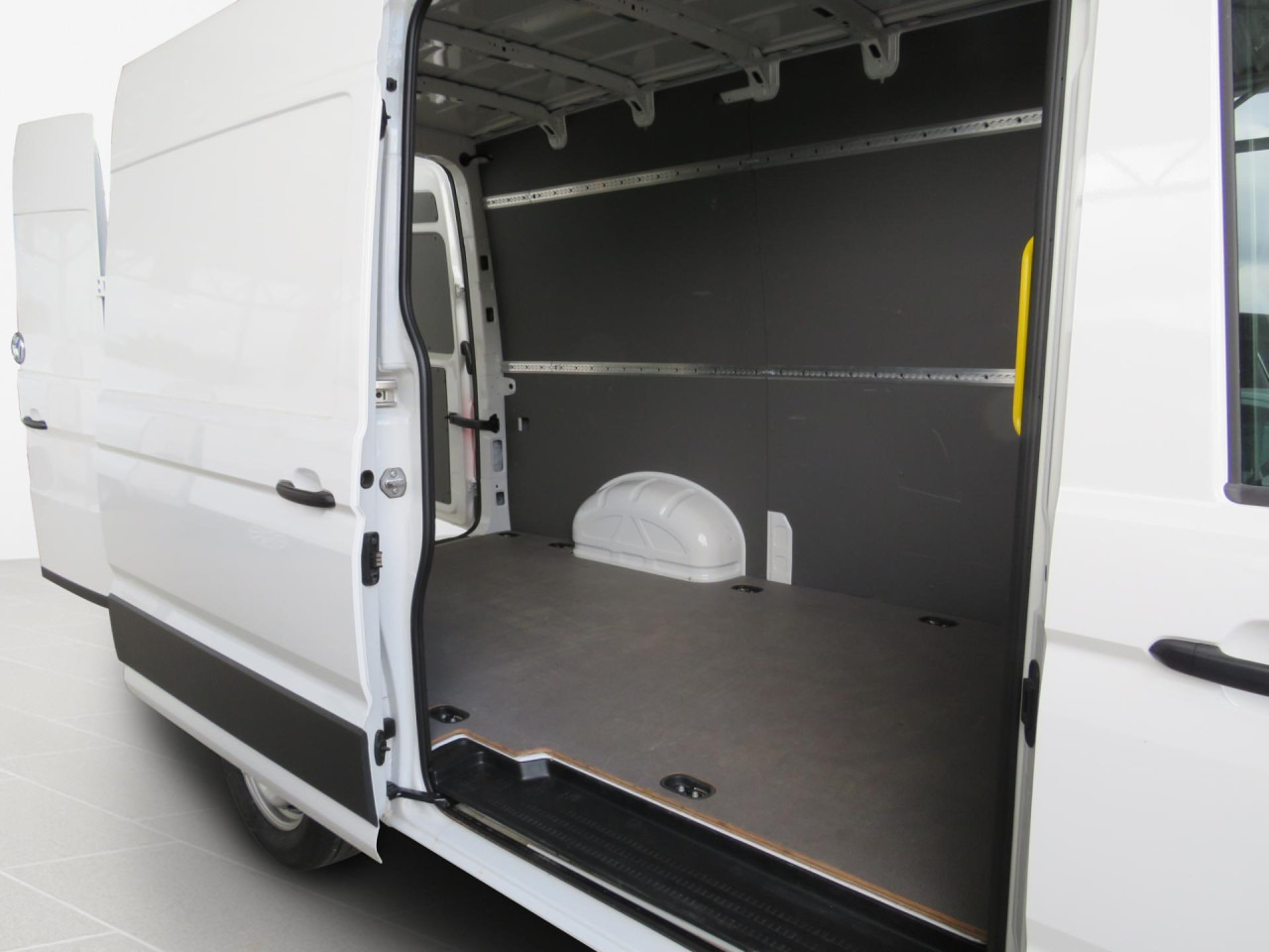 VOLKSWAGEN Crafter 35 L3H3 Kasten Klima ZV - Panel van: picture 4 VOLKSWAGEN Crafter 35 L3H3 Kasten Klima ZV - Panel van: picture 4