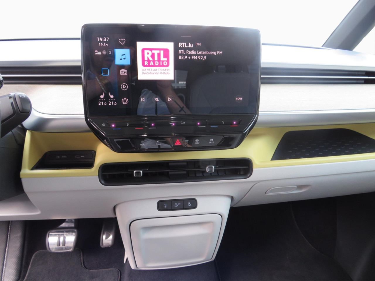 VOLKSWAGEN ID.Buzz Pro Design 150 kW Klima AHK Navi ZV - Car: picture 3 VOLKSWAGEN ID.Buzz Pro Design 150 kW Klima AHK Navi ZV - Car: picture 3