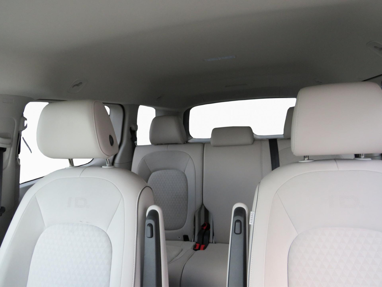 VOLKSWAGEN ID.Buzz Pro Design 150 kW Klima AHK Navi ZV - Car: picture 4 VOLKSWAGEN ID.Buzz Pro Design 150 kW Klima AHK Navi ZV - Car: picture 4