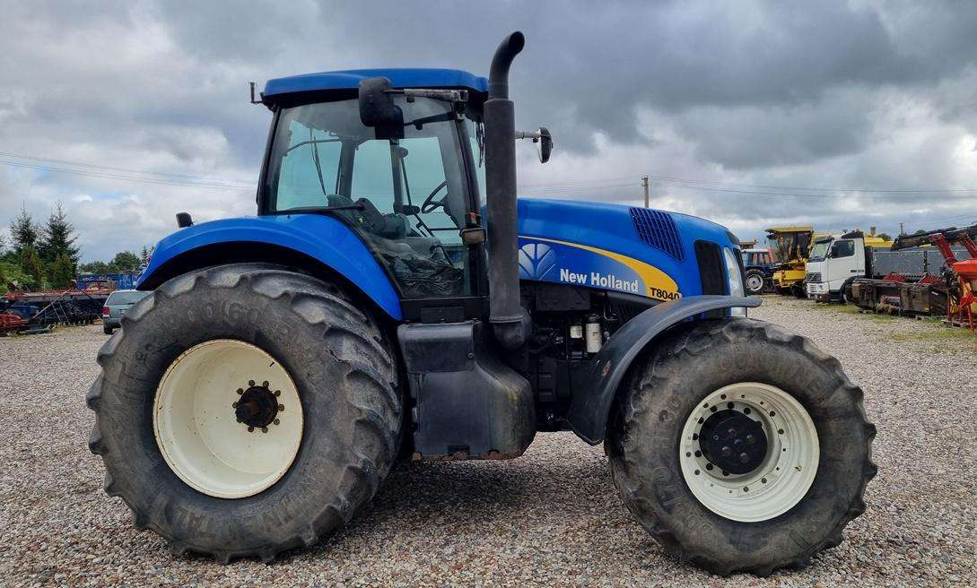 New Holland T8040 - Farm tractor: picture 3 New Holland T8040 - Farm tractor: picture 3