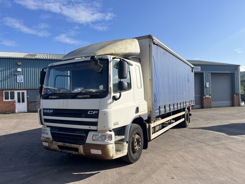 Daf 65CF 220 4x2 Curtain side - Curtain side truck: picture 1 Daf 65CF 220 4x2 Curtain side - Curtain side truck: picture 1