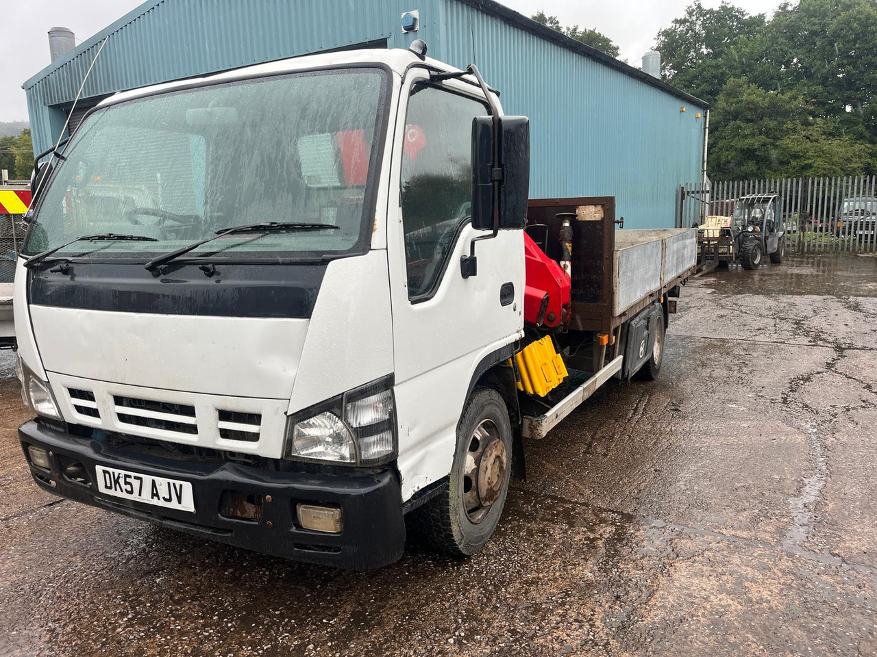 Isuzu NQR 70 - Dropside/ Flatbed truck, Crane truck: picture 1 Isuzu NQR 70 - Dropside/ Flatbed truck, Crane truck: picture 1