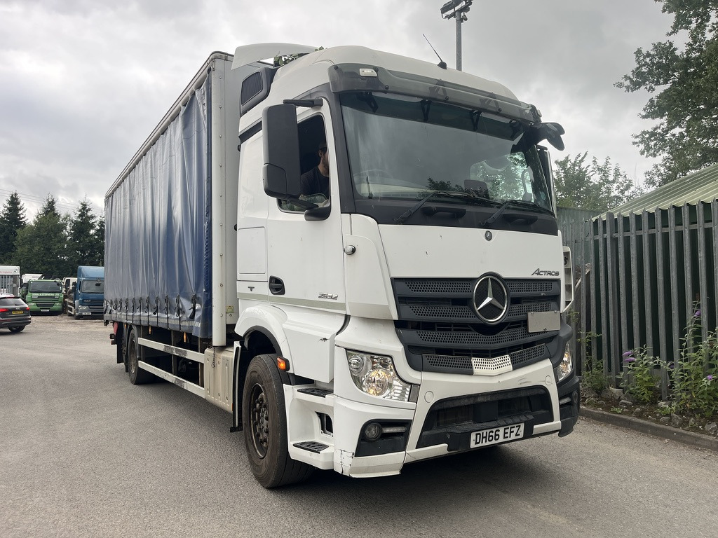 Mercedes Actros 2532 6x2 Curtaij side - Curtain side truck: picture 1 Mercedes Actros 2532 6x2 Curtaij side - Curtain side truck: picture 1