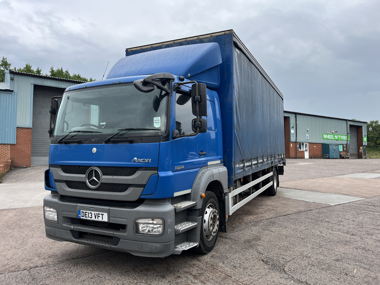 Mercedes Axor 1824 - Curtain side truck: picture 2 Mercedes Axor 1824 - Curtain side truck: picture 2