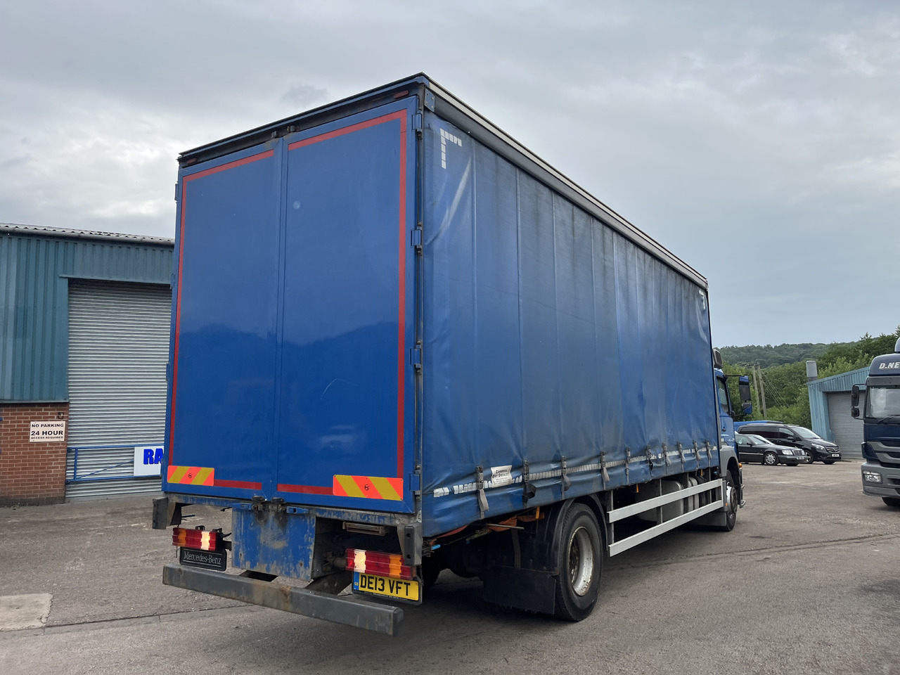 Mercedes Axor 1824 - Curtain side truck: picture 3 Mercedes Axor 1824 - Curtain side truck: picture 3
