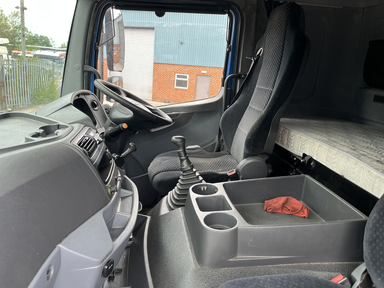 Mercedes Axor 1824 - Curtain side truck: picture 5 Mercedes Axor 1824 - Curtain side truck: picture 5