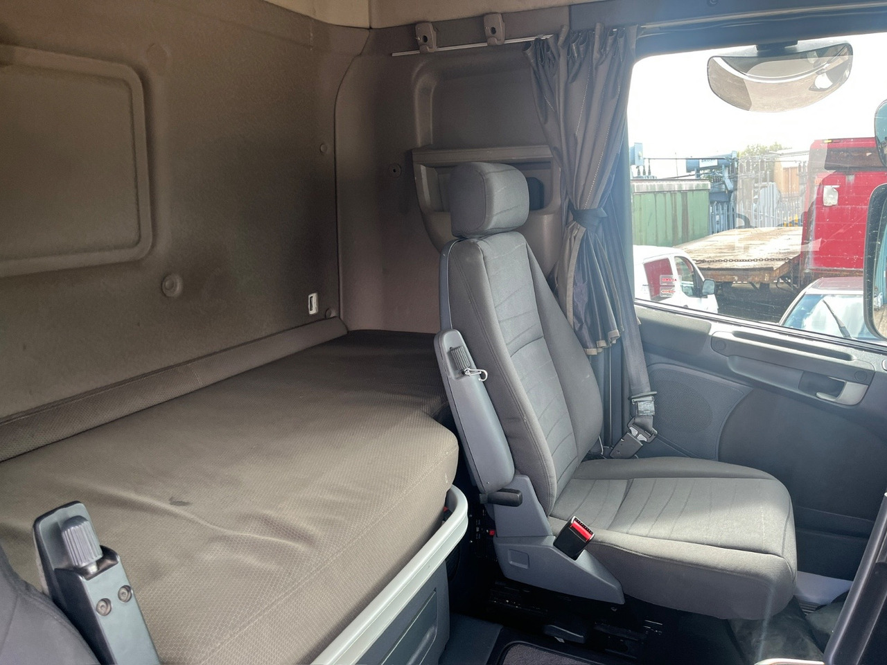 Scania R450 - Tractor unit: picture 5 Scania R450 - Tractor unit: picture 5