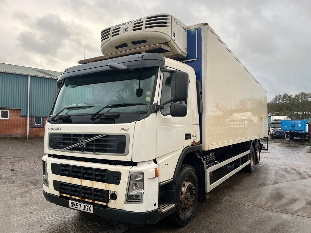 Volvo FM9 300 Euro 4 - Closed box van: picture 1 Volvo FM9 300 Euro 4 - Closed box van: picture 1