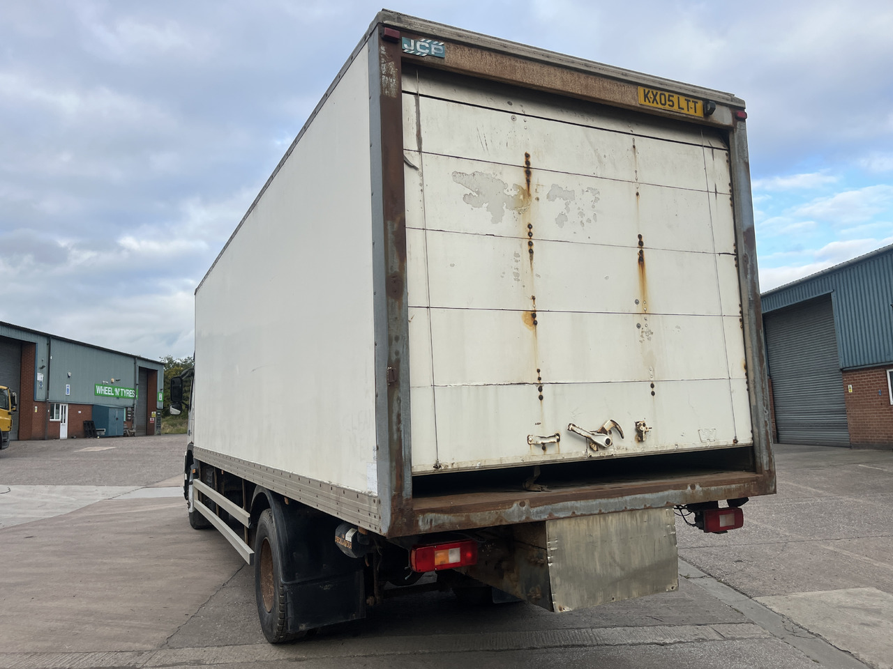 Volvo FM9 300 - Closed box van: picture 5 Volvo FM9 300 - Closed box van: picture 5