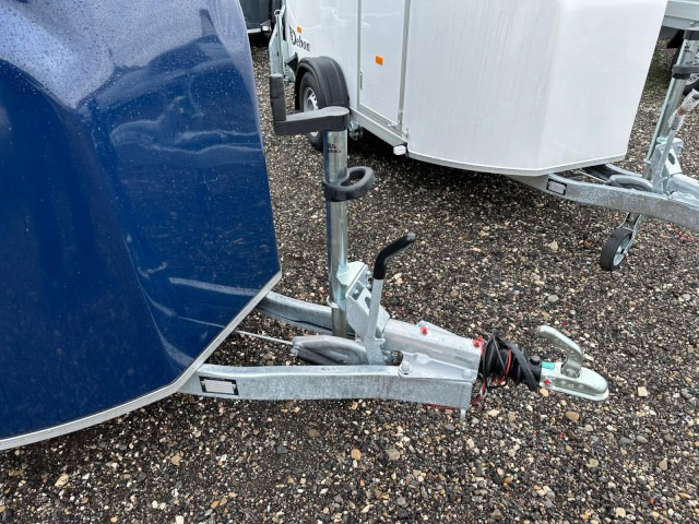 Cheval Liberte Debon Fourgon Cargo 2 Poly + Türe blau 1300 kg, 100 km/h, 300x155x168cm - Closed box trailer: picture 2 Cheval Liberte Debon Fourgon Cargo 2 Poly + Türe blau 1300 kg, 100 km/h, 300x155x168cm - Closed box trailer: picture 2