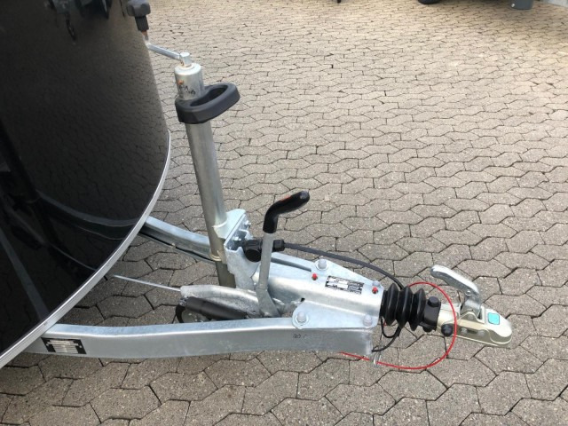 Cheval Liberte Debon Roadster 500 Alu 2600 kg, 100 km/h, 320x167x200cm - Closed box trailer: picture 3 Cheval Liberte Debon Roadster 500 Alu 2600 kg, 100 km/h, 320x167x200cm - Closed box trailer: picture 3