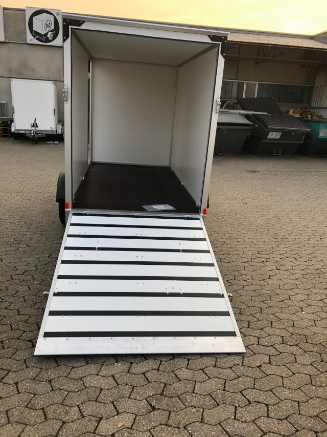 Humbaur Koffer HK 253015-18P, 2,5 to. 3040x1510x1800mm, Rampe, Seitentüre - Closed box trailer: picture 4 Humbaur Koffer HK 253015-18P, 2,5 to. 3040x1510x1800mm, Rampe, Seitentüre - Closed box trailer: picture 4