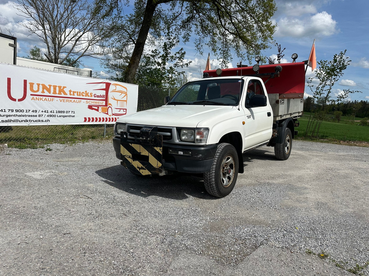 TOYOTA Hilux 4WD 4x4 Winterdienst Kipper - Tipper van: picture 1 TOYOTA Hilux 4WD 4x4 Winterdienst Kipper - Tipper van: picture 1