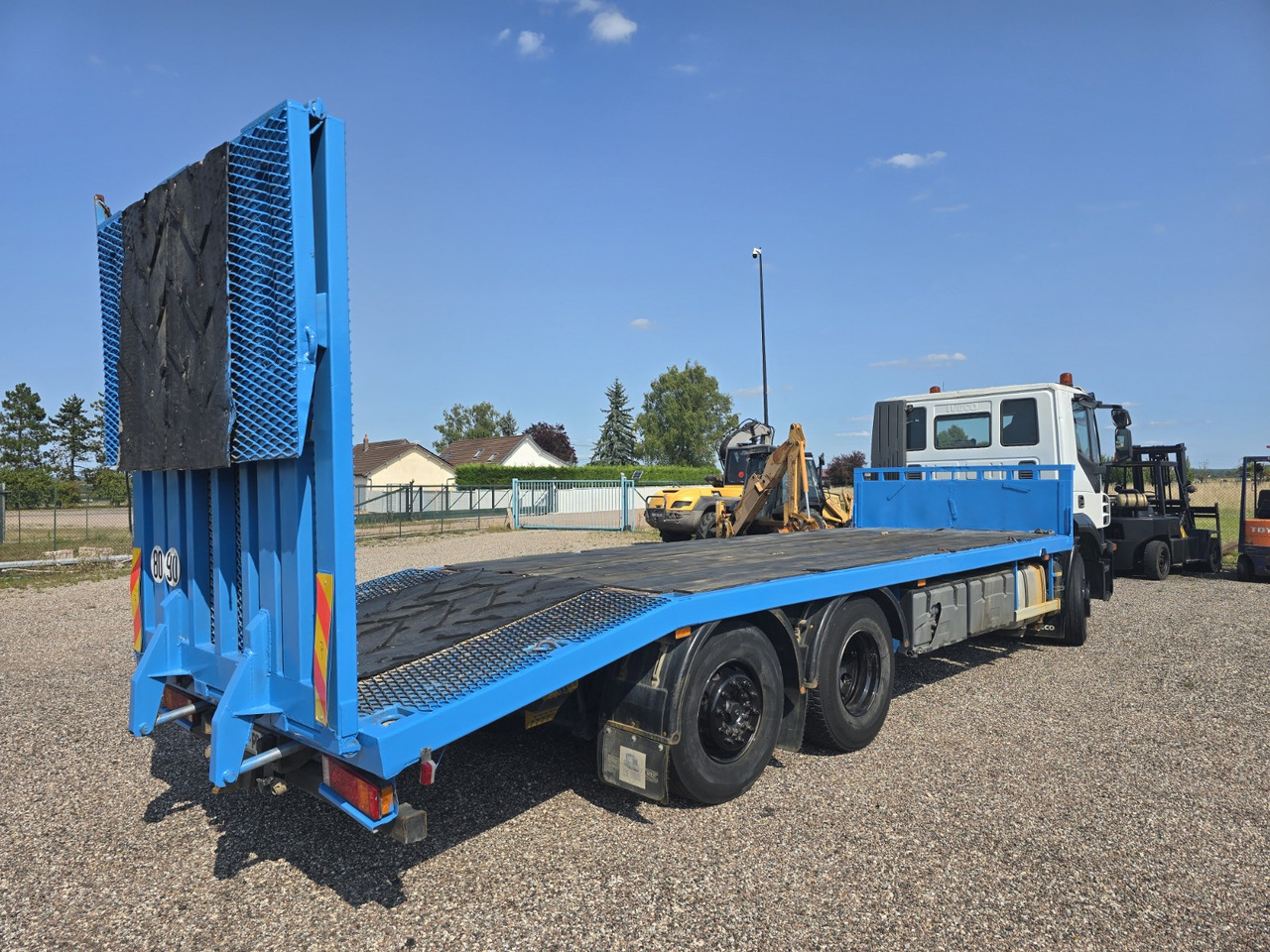 IVECO 260S33 - Car transporter truck: picture 3 IVECO 260S33 - Car transporter truck: picture 3