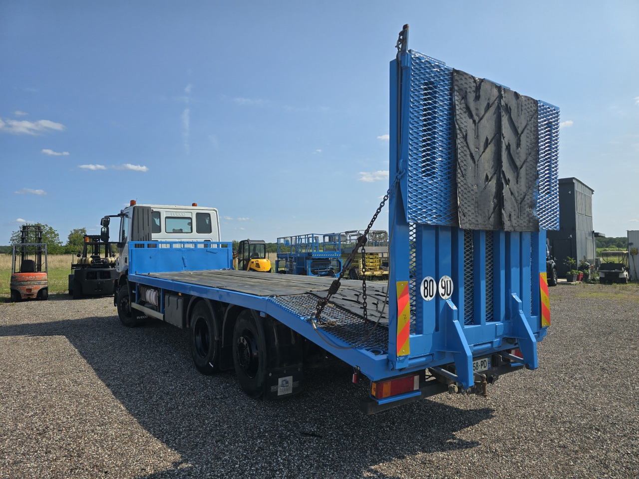 IVECO 260S33 - Car transporter truck: picture 2 IVECO 260S33 - Car transporter truck: picture 2