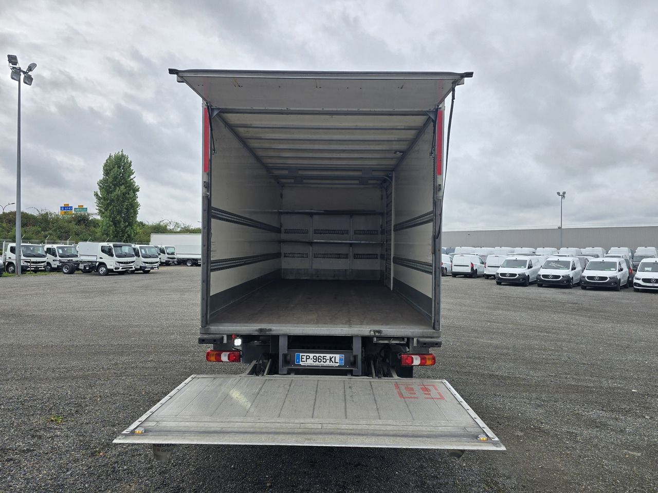 MERCEDES-BENZ Atego 1218 - Bo - LIFT - SIDE DOOR - ADR - Box truck: picture 5 MERCEDES-BENZ Atego 1218 - Bo - LIFT - SIDE DOOR - ADR - Box truck: picture 5
