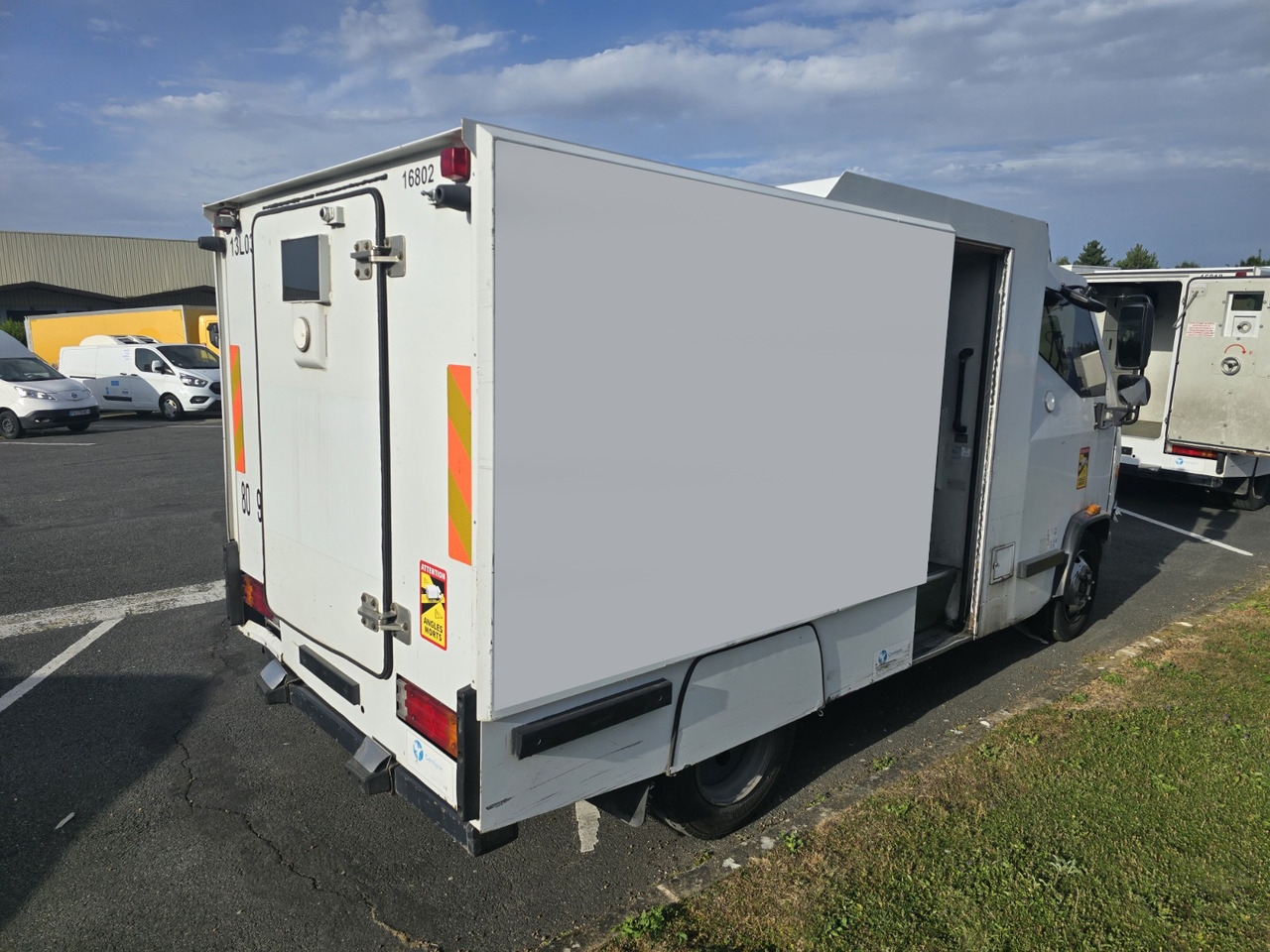 Mercedes Vario 816 - Cash in transit vehicle: picture 3 Mercedes Vario 816 - Cash in transit vehicle: picture 3