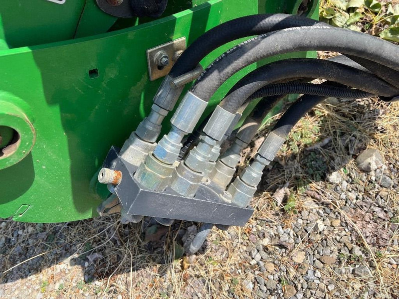 John Deere 731 - Attachment for Agricultural machinery: picture 3 John Deere 731 - Attachment for Agricultural machinery: picture 3