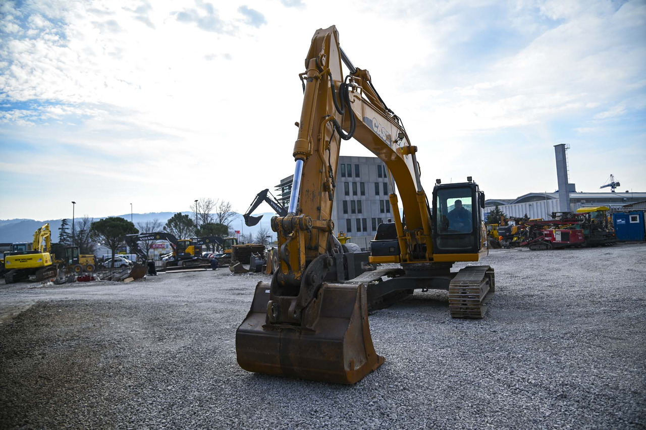 Crawler excavator CASE CX240B: picture 10