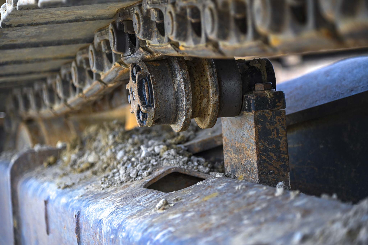 Crawler excavator CASE CX240B: picture 32