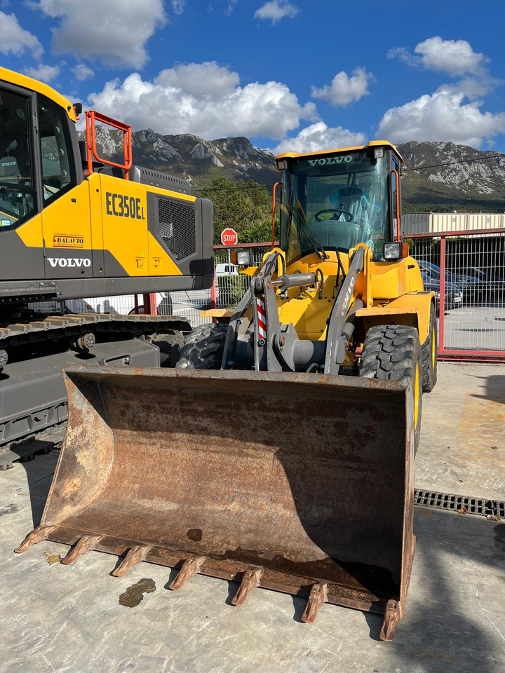 VOLVO L35B - Wheel loader: picture 2 VOLVO L35B - Wheel loader: picture 2